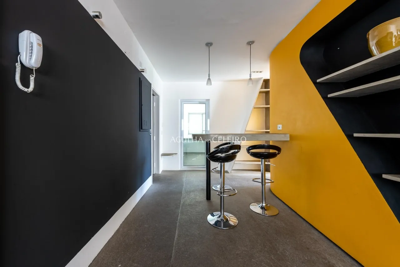 Apartamento com muita luz e uma varandinha charmosa à venda no Itaim Bibi. – 8870