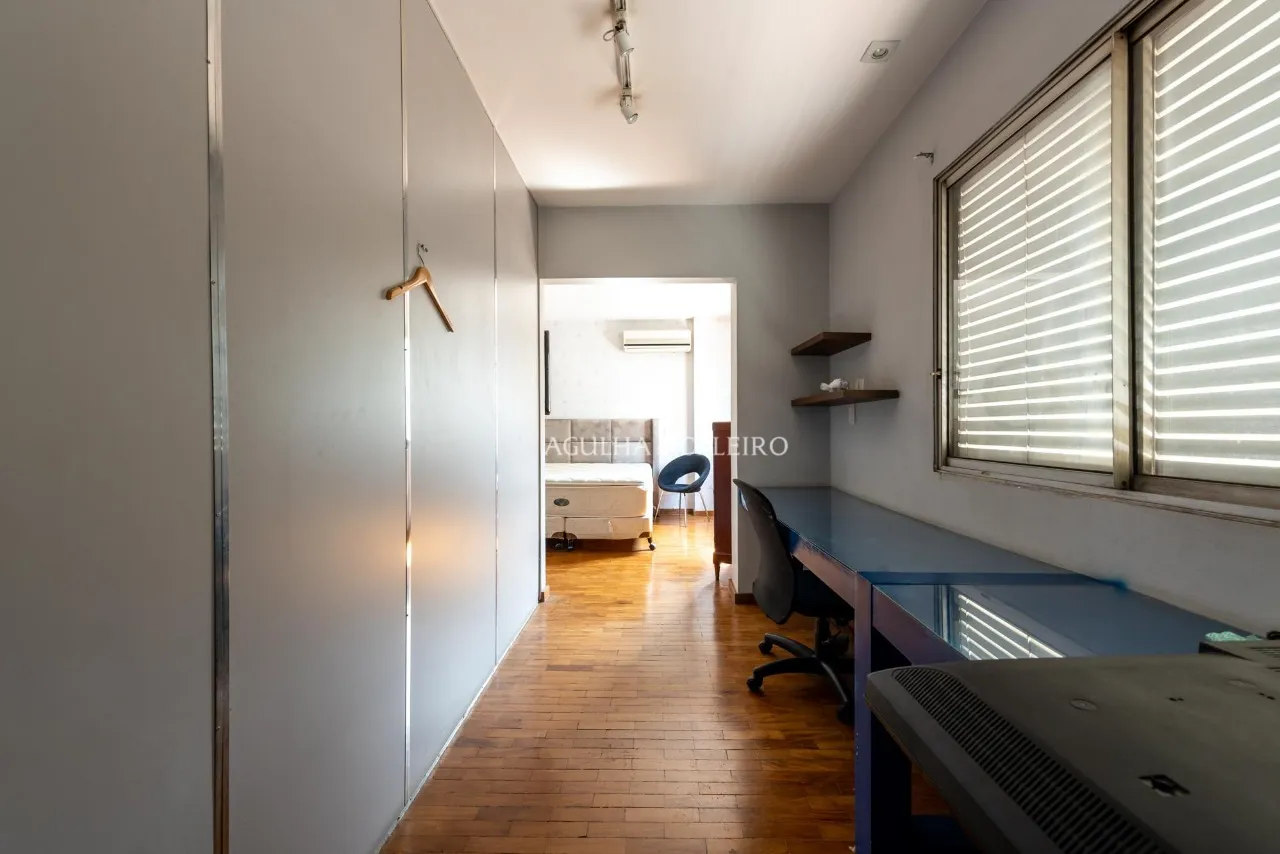 Apartamento com muita luz e uma varandinha charmosa à venda no Itaim Bibi. – 8870