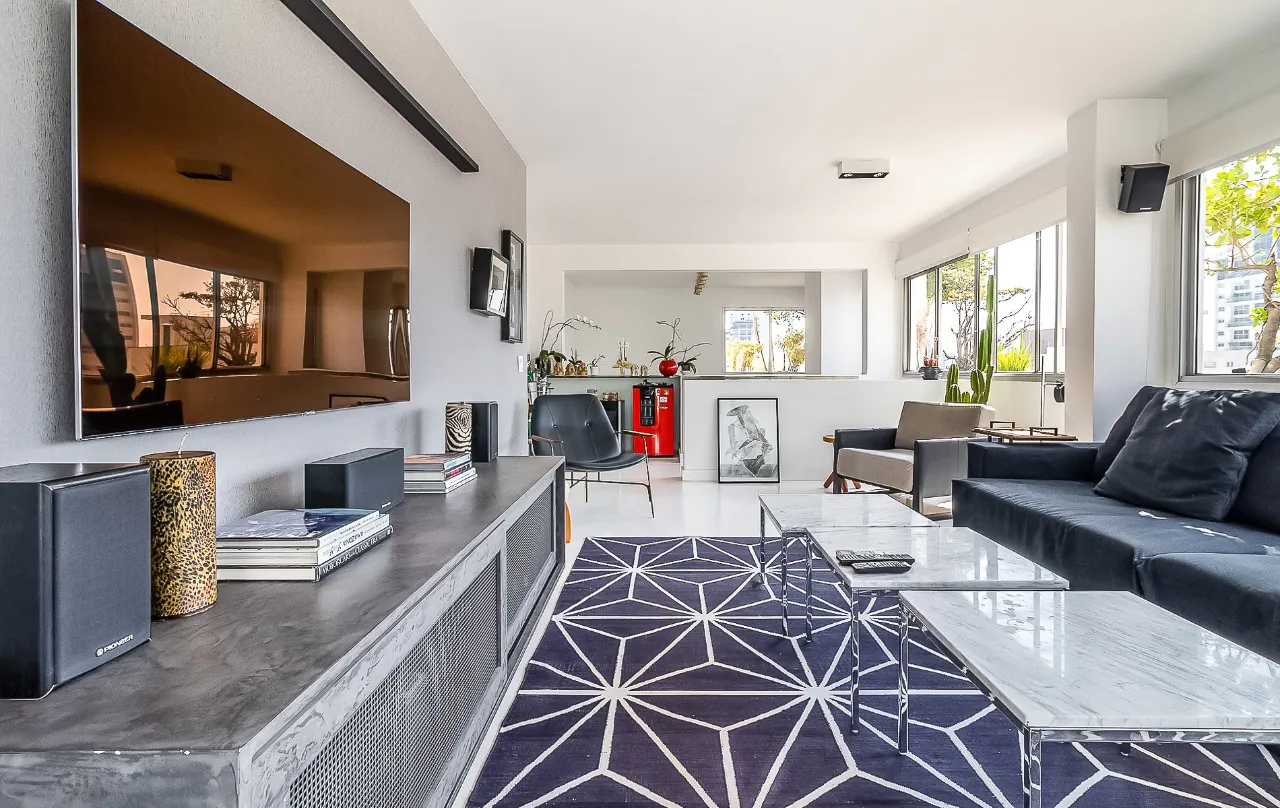 Cobertura duplex linda em prédio assinado por Ruy Ohtake em Moema. – 9661