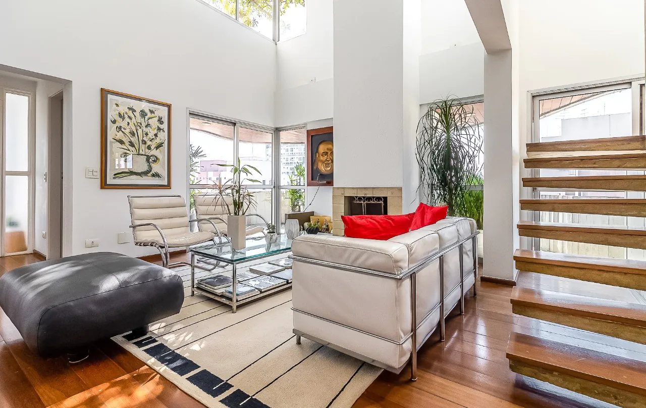 Cobertura duplex linda em prédio assinado por Ruy Ohtake em Moema. – 9661