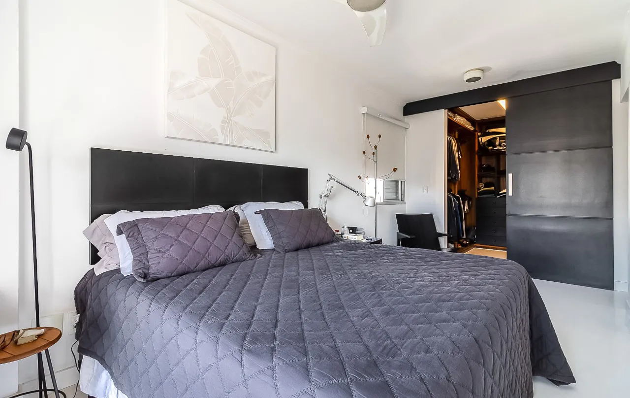 Cobertura duplex linda em prédio assinado por Ruy Ohtake em Moema. – 9661