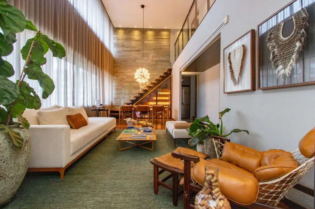 Cobertura espetacular no melhor do bairro, com projeto de Márcio Kogan. – CO0282