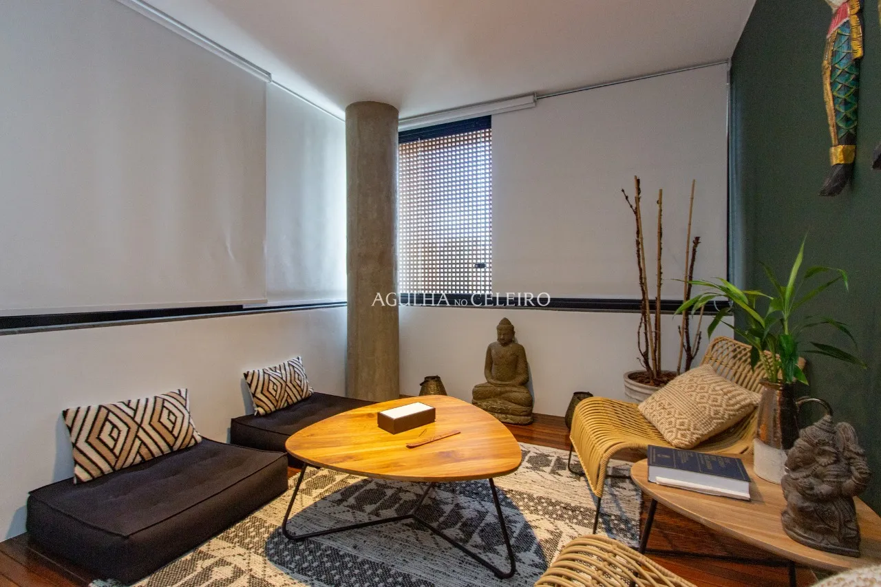 Cobertura espetacular no melhor do bairro, com projeto de Márcio Kogan. – CO0282