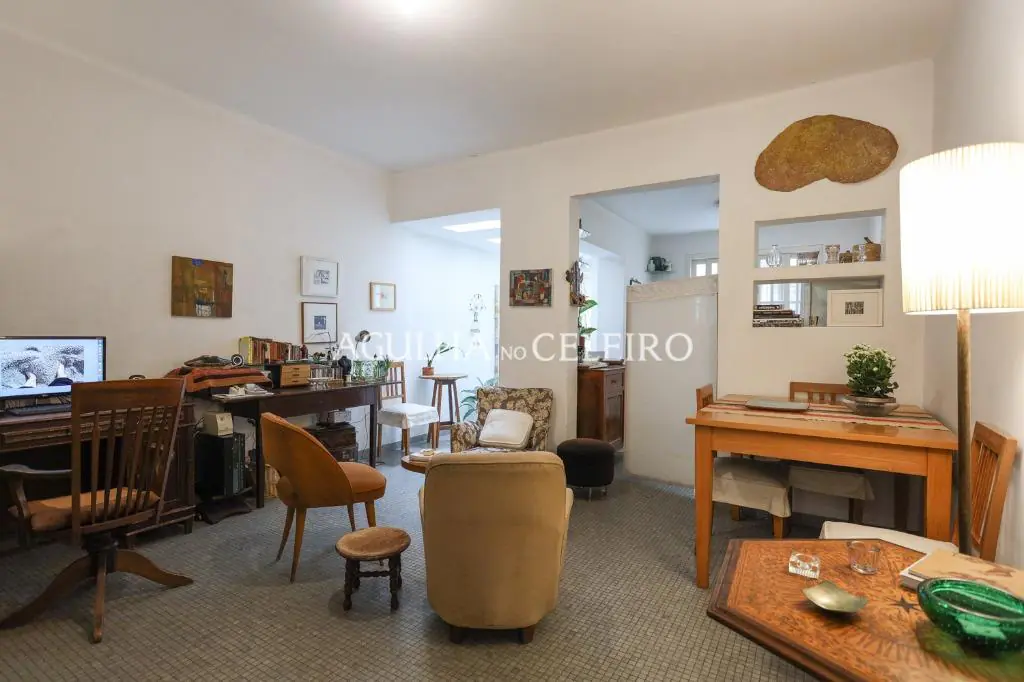 Charmosa casa de vila no miolinho do bairro em localização priviligiada. – VL0103