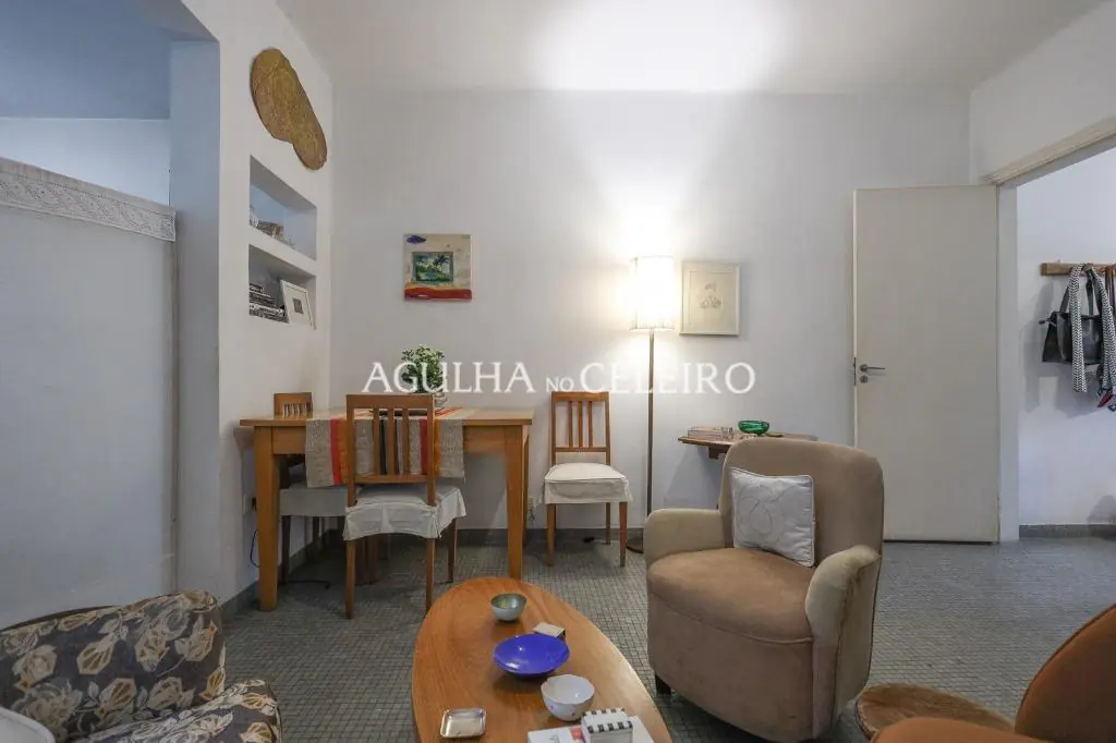 Charmosa casa de vila no miolinho do bairro em localização priviligiada. – VL0103