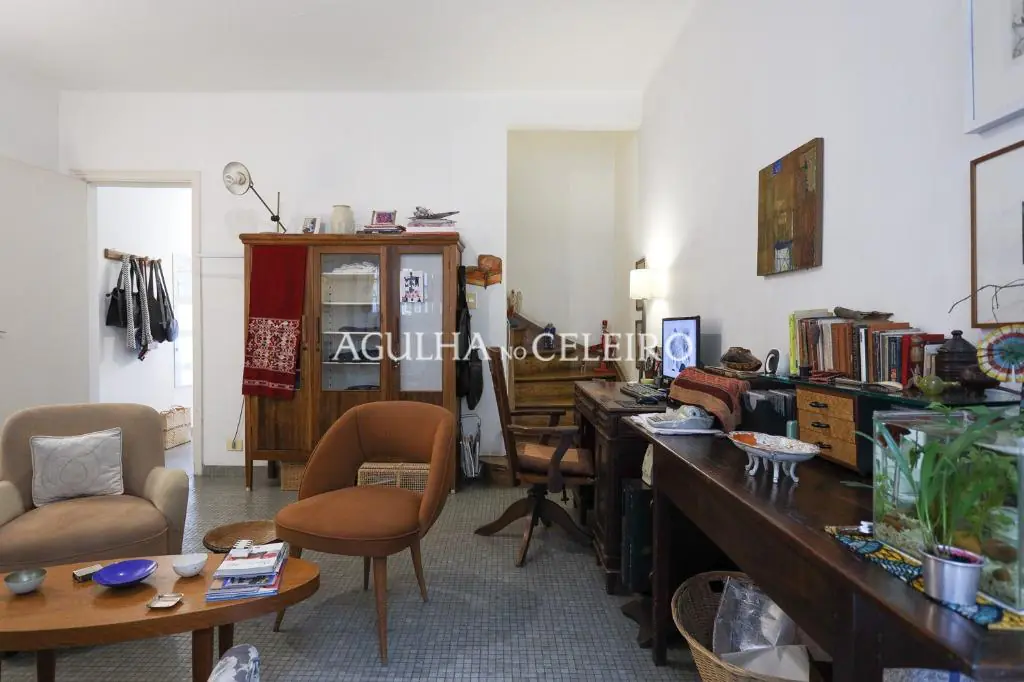 Charmosa casa de vila no miolinho do bairro em localização priviligiada. – VL0103