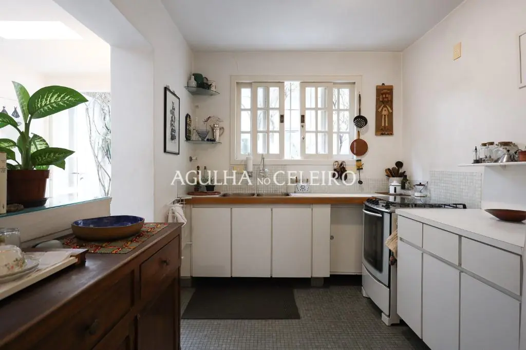 Charmosa casa de vila no miolinho do bairro em localização priviligiada. – VL0103