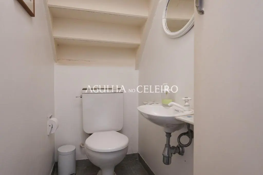 Charmosa casa de vila no miolinho do bairro em localização priviligiada. – VL0103