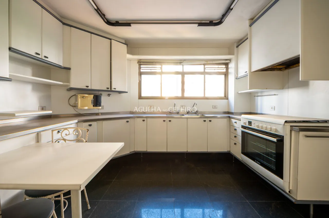 Condomínio elegante neo-clássico, com todo conforto e segurança no Jardim Paulista. – 13708