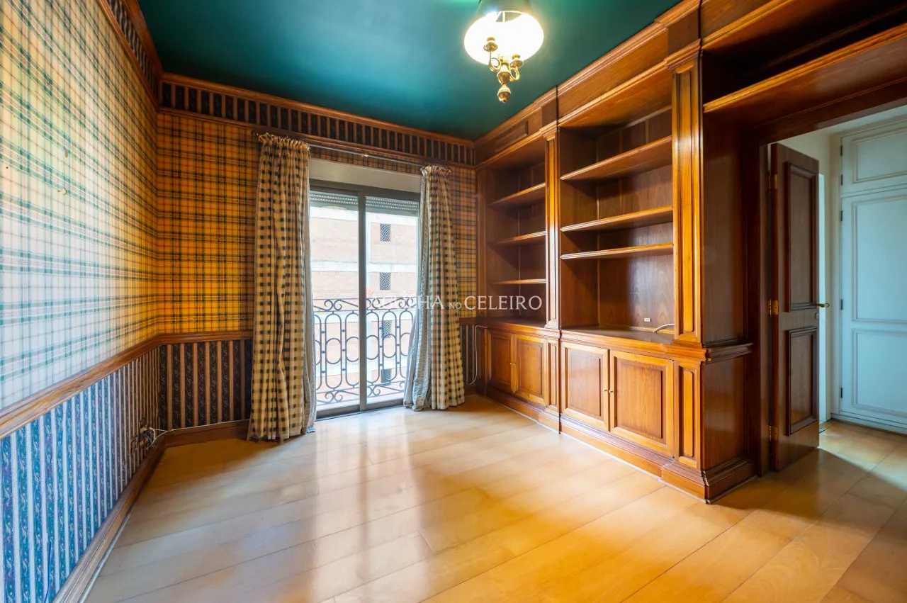 Condomínio elegante neo-clássico, com todo conforto e segurança no Jardim Paulista. – 13708