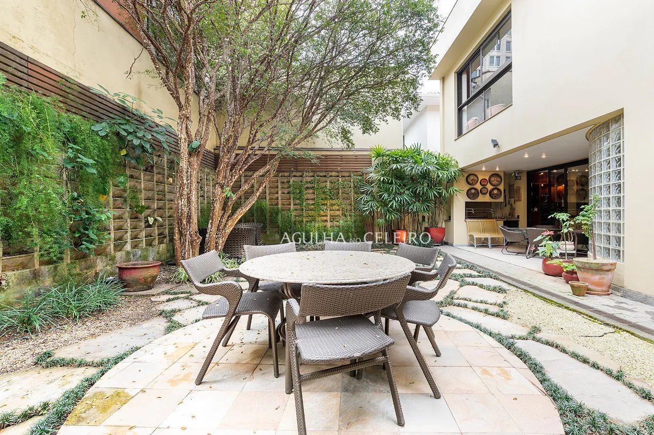 Venda/Jardim Europa: Ampla e com muita luz! – 9749