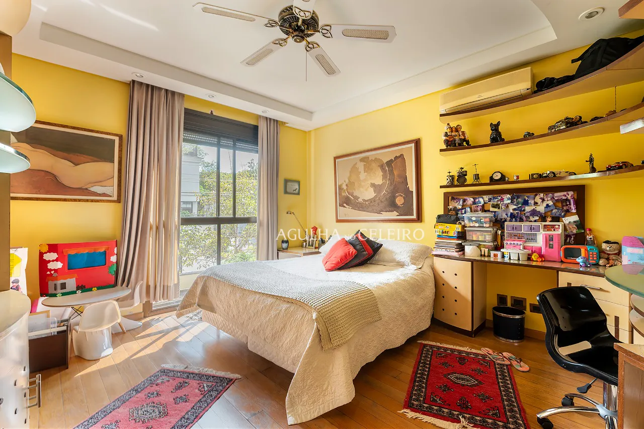 Venda/Jardim Europa: Ampla e com muita luz! – 9749