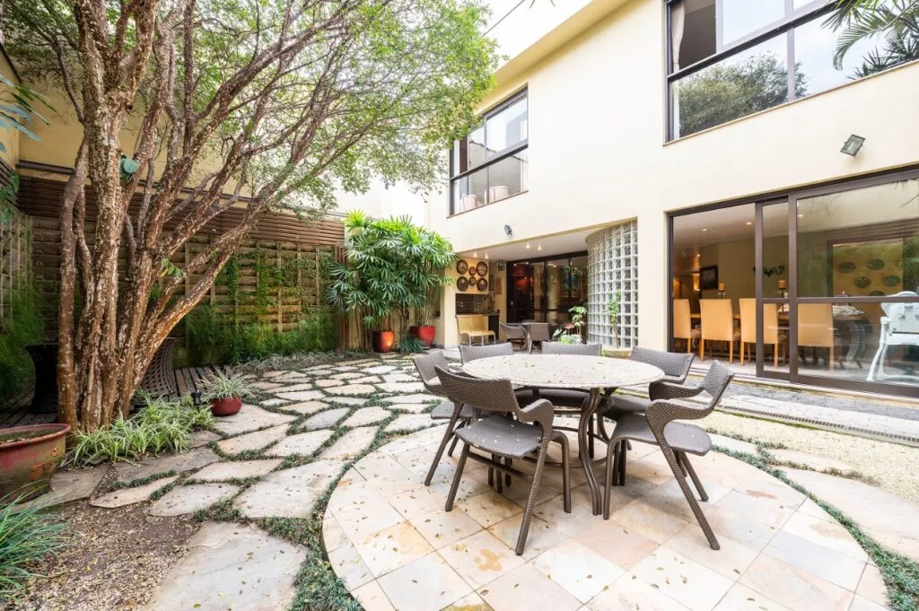 Venda/Jardim Europa: Ampla e com muita luz! – 9749