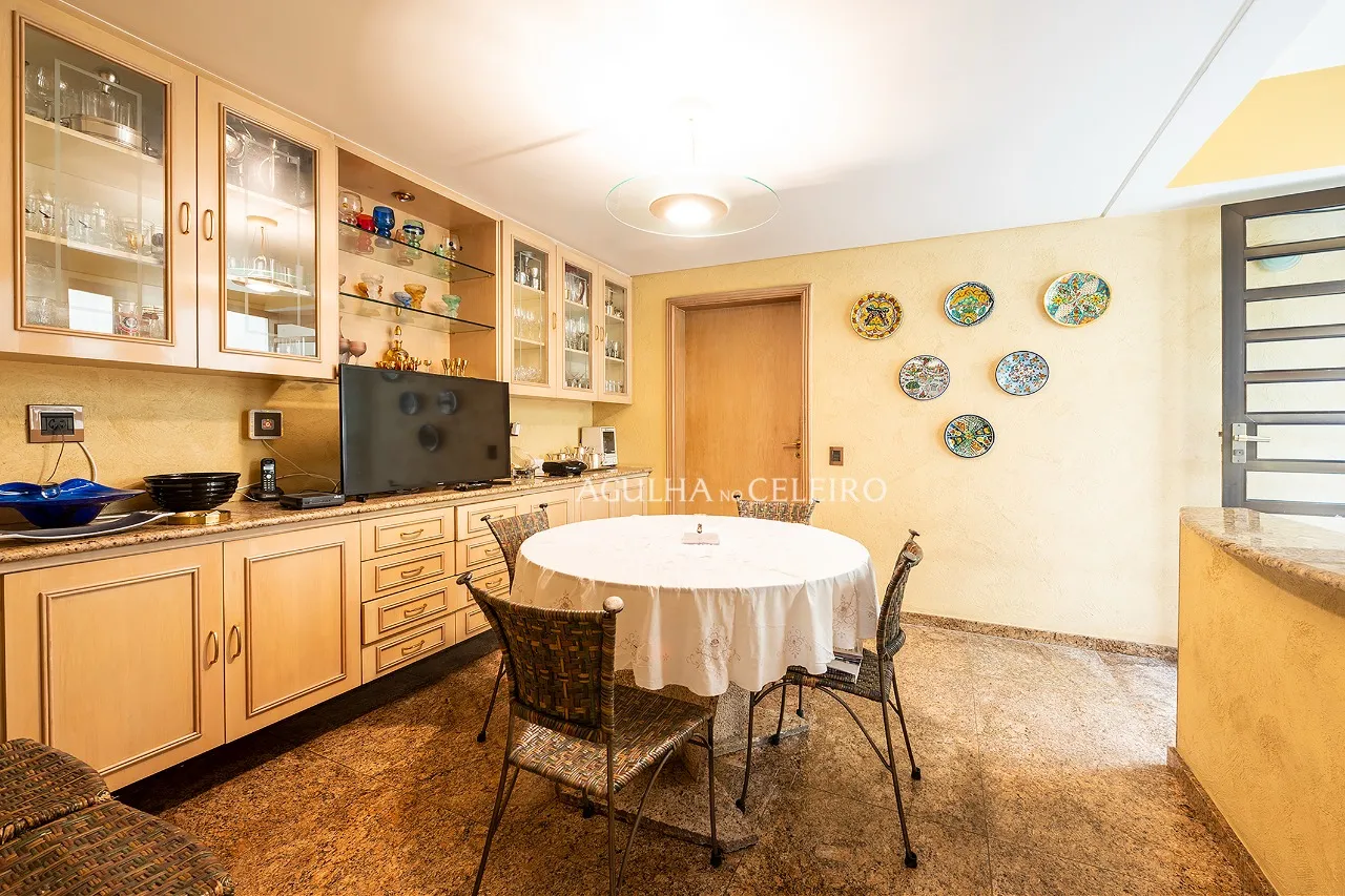 Venda/Jardim Europa: Ampla e com muita luz! – 9749