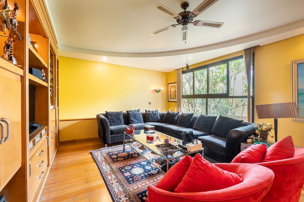 Venda/Jardim Europa: Ampla e com muita luz! – 9749