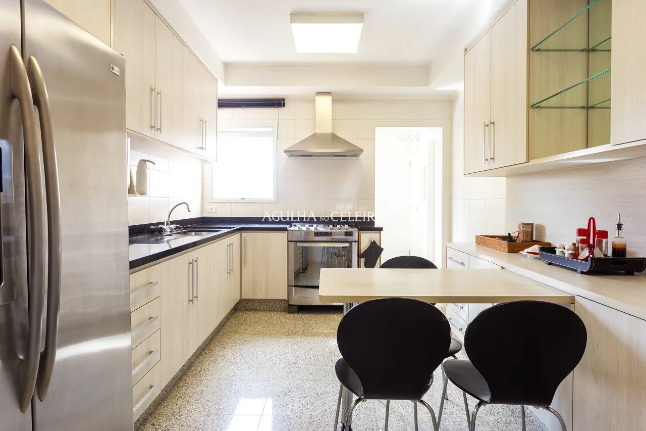 Apartamento perfeito com localização excelente à venda em Moema. – AP6205