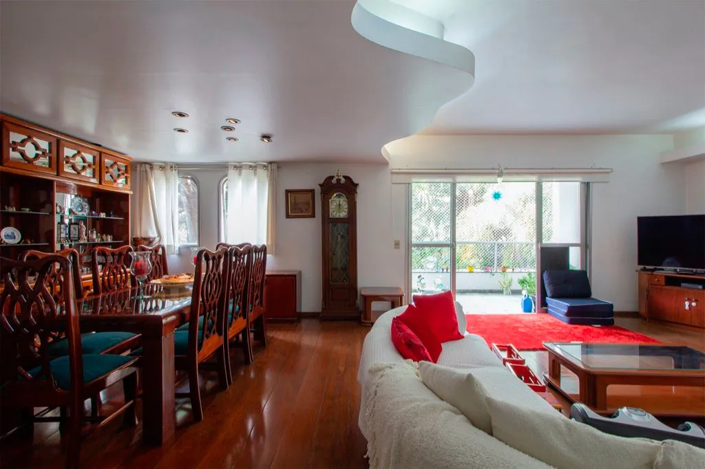 Venda/Moema: oportunidade para reforma, 04 quartos, 03 suíte e quadra de tênis! – AP6737