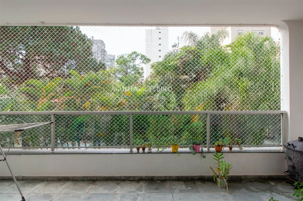 Venda/Moema: oportunidade para reforma, 04 quartos, 03 suíte e quadra de tênis! – AP6737