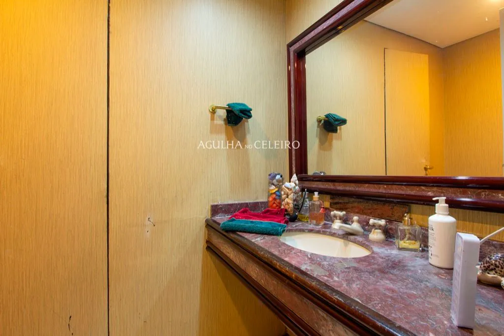 Venda/Moema: oportunidade para reforma, 04 quartos, 03 suíte e quadra de tênis! – AP6737