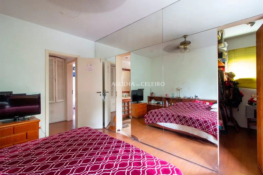 Venda/Moema: oportunidade para reforma, 04 quartos, 03 suíte e quadra de tênis! – AP6737