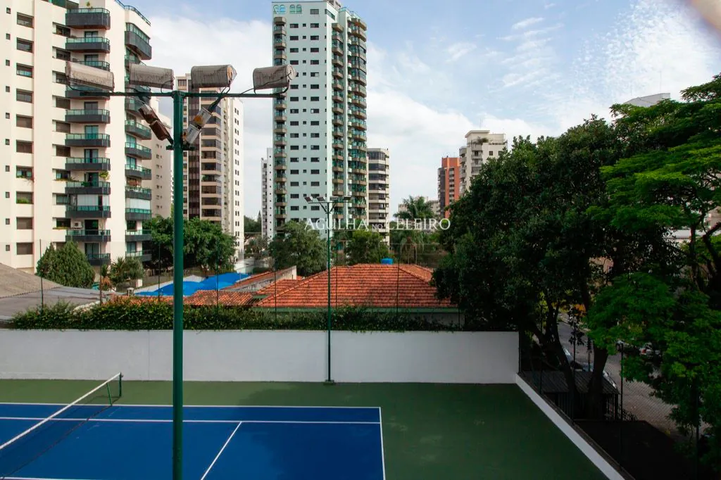 Venda/Moema: oportunidade para reforma, 04 quartos, 03 suíte e quadra de tênis! – AP6737