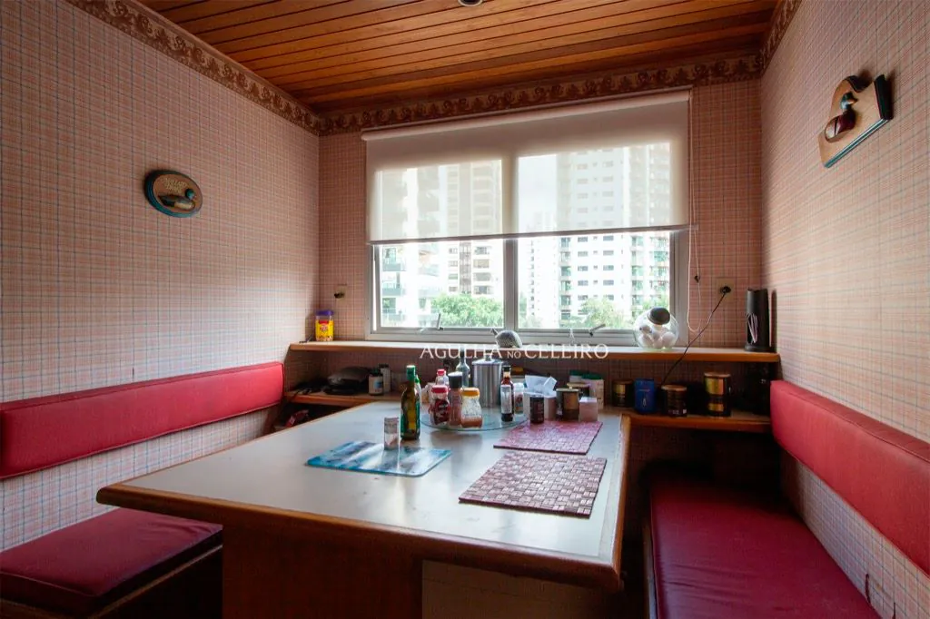 Venda/Moema: oportunidade para reforma, 04 quartos, 03 suíte e quadra de tênis! – AP6737