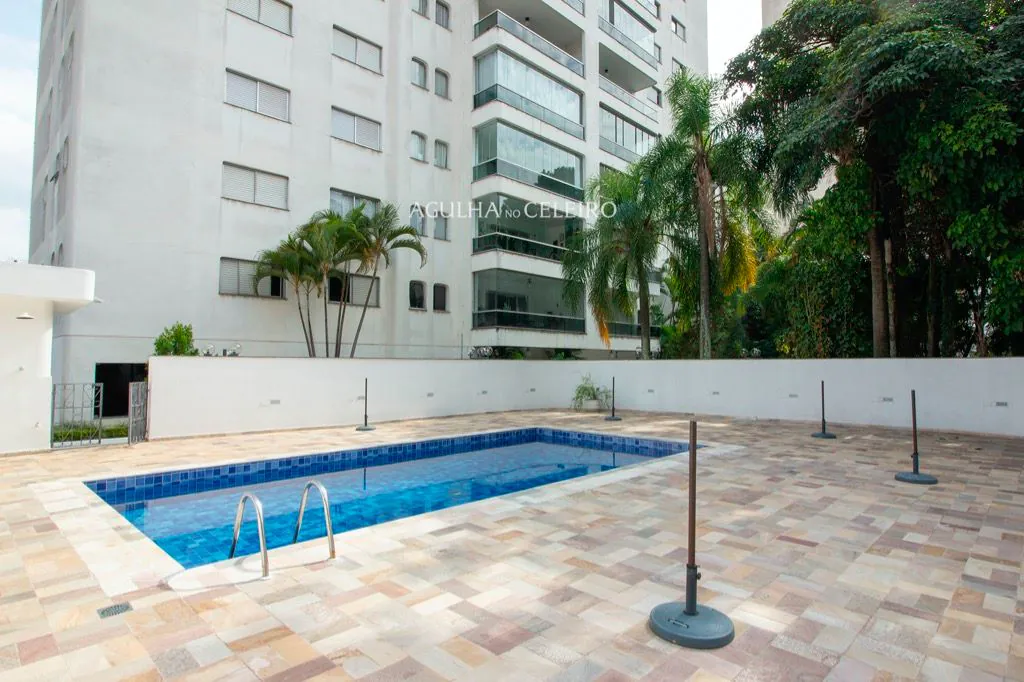 Venda/Moema: oportunidade para reforma, 04 quartos, 03 suíte e quadra de tênis! – AP6737