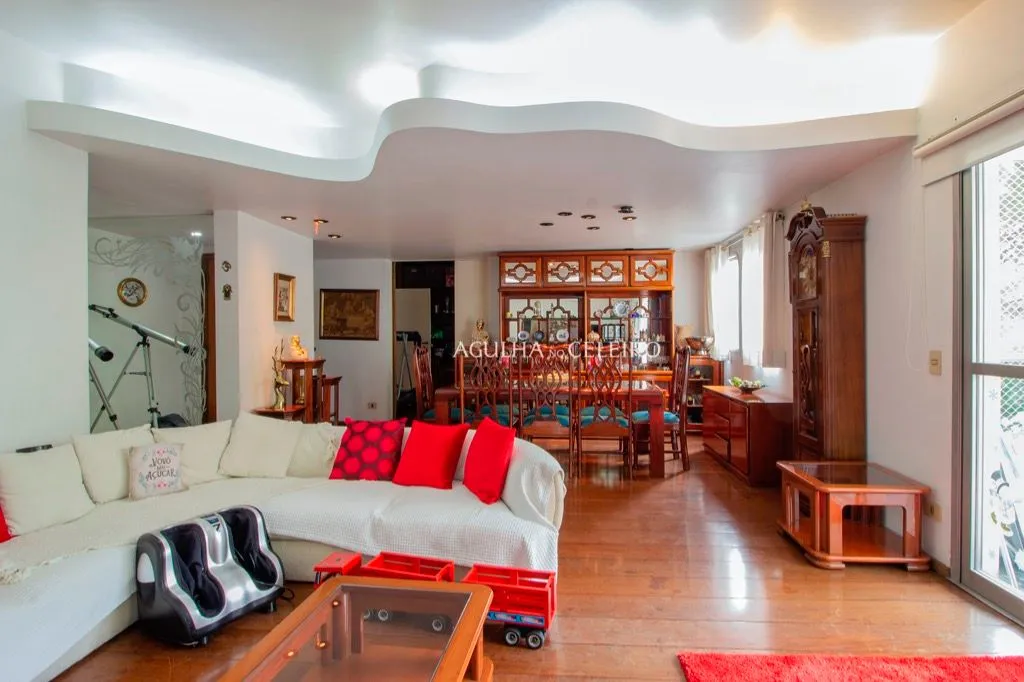 Venda/Moema: oportunidade para reforma, 04 quartos, 03 suíte e quadra de tênis! – AP6737