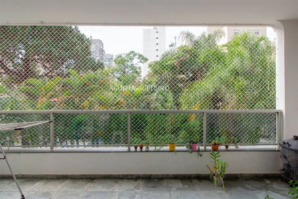 Venda/Moema: oportunidade para reforma, 04 quartos, 03 suíte e quadra de tênis! – AP6737