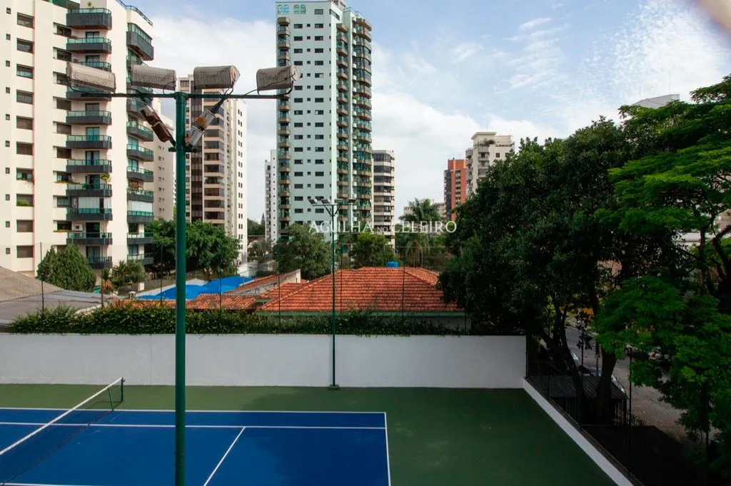 Venda/Moema: oportunidade para reforma, 04 quartos, 03 suíte e quadra de tênis! – AP6737