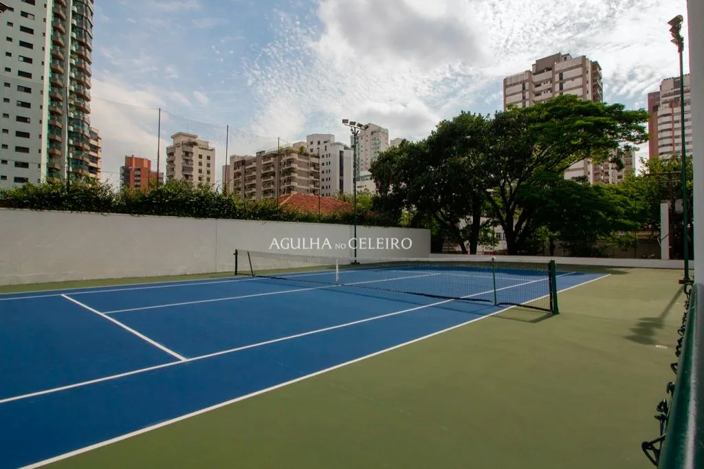 Venda/Moema: oportunidade para reforma, 04 quartos, 03 suíte e quadra de tênis! – AP6737