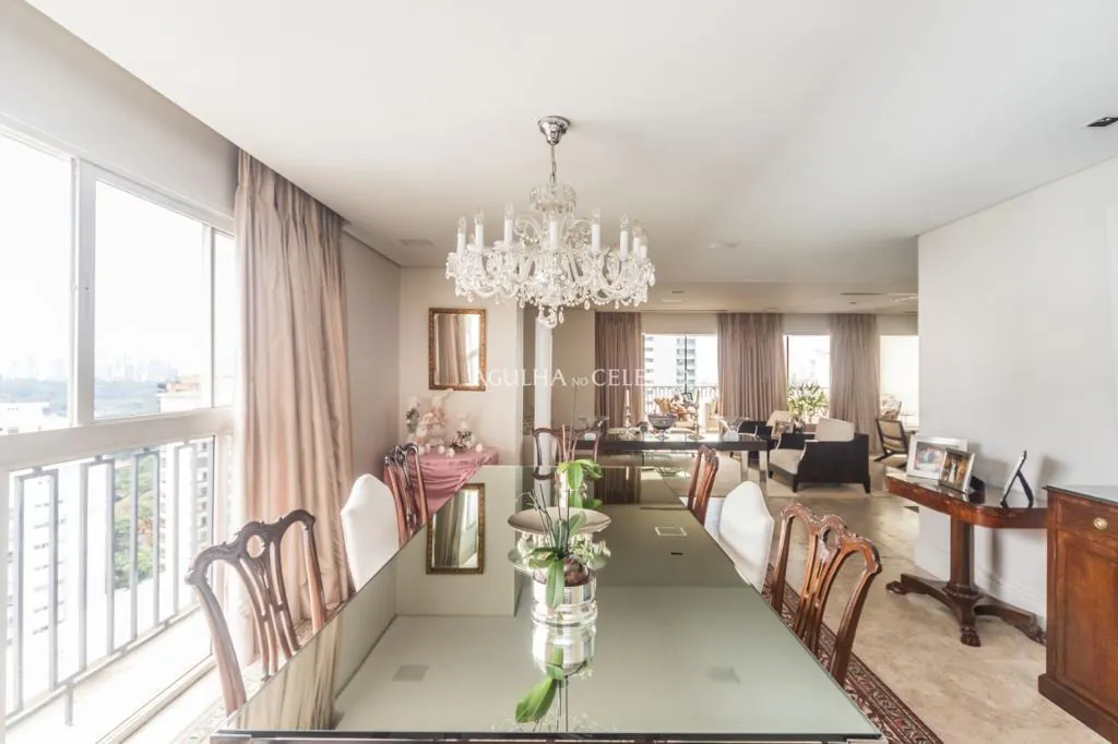 Venda/Vila Nova Conceição: Cobertura com Vista Panorâmica Vizinha à Praça Pereira Coutinho. – CO0549