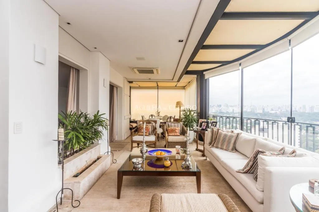 Venda/Vila Nova Conceição: Cobertura com Vista Panorâmica Vizinha à Praça Pereira Coutinho. – CO0549