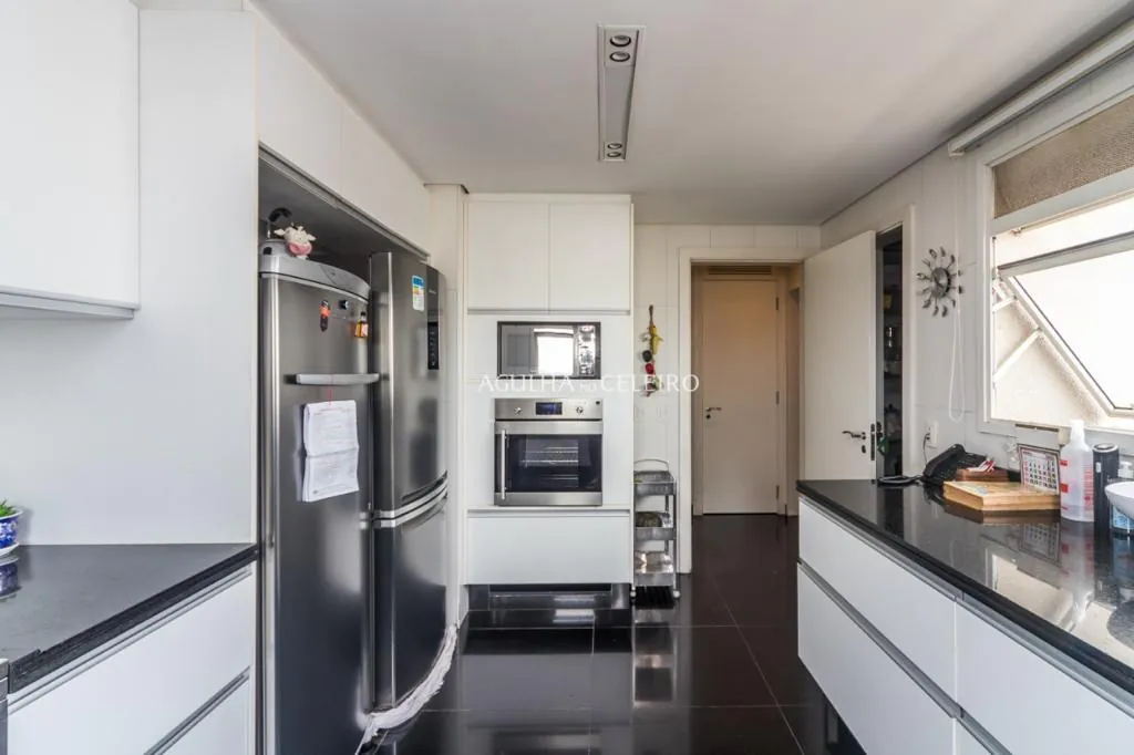 Venda/Vila Nova Conceição: Cobertura com Vista Panorâmica Vizinha à Praça Pereira Coutinho. – CO0549