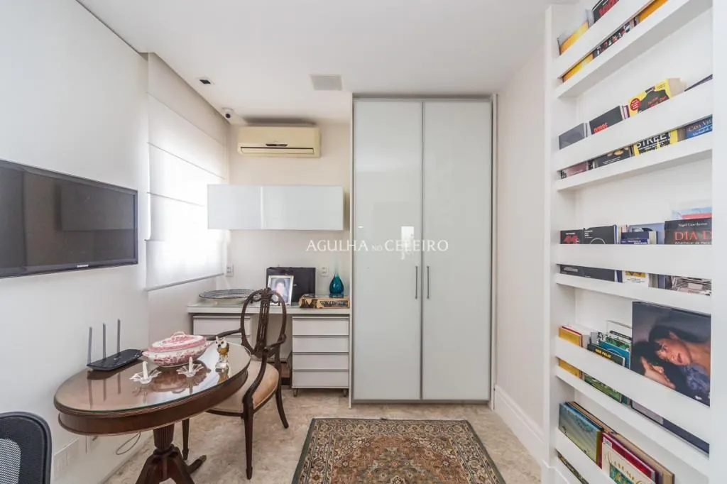 Venda/Vila Nova Conceição: Cobertura com Vista Panorâmica Vizinha à Praça Pereira Coutinho. – CO0549