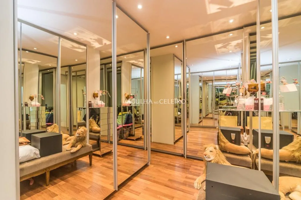 Venda/Vila Nova Conceição: Cobertura com Vista Panorâmica Vizinha à Praça Pereira Coutinho. – CO0549