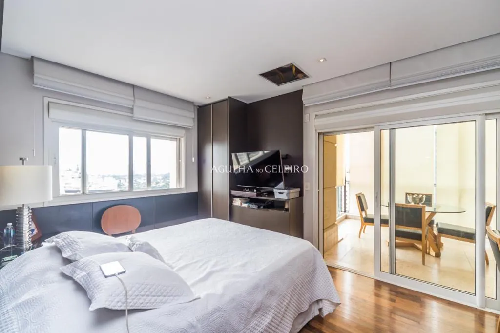 Venda/Vila Nova Conceição: Cobertura com Vista Panorâmica Vizinha à Praça Pereira Coutinho. – CO0549