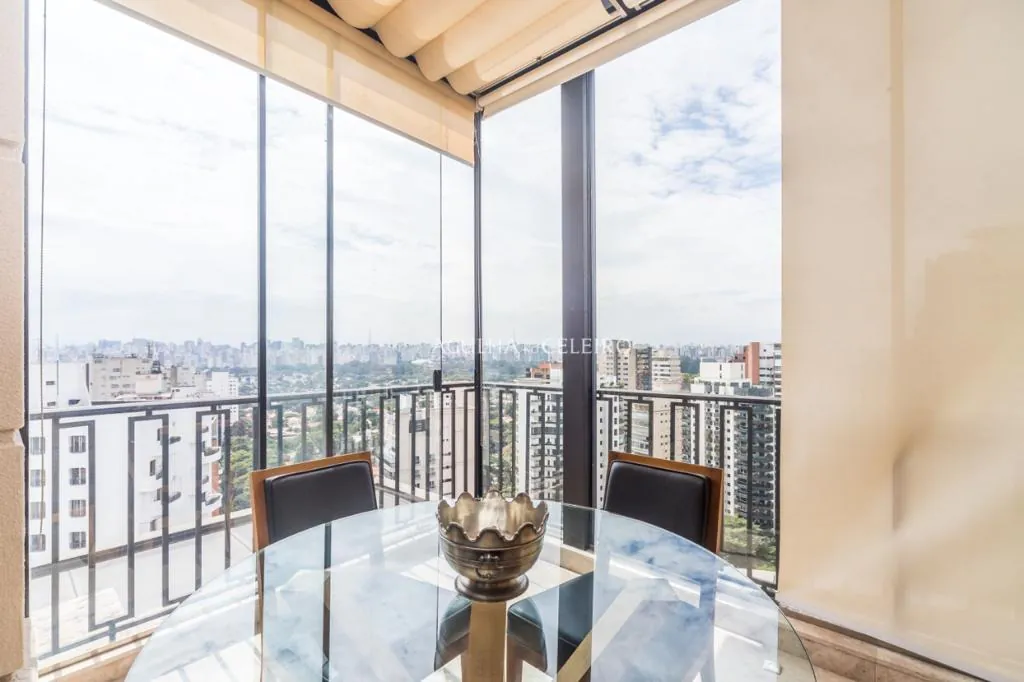 Venda/Vila Nova Conceição: Cobertura com Vista Panorâmica Vizinha à Praça Pereira Coutinho. – CO0549