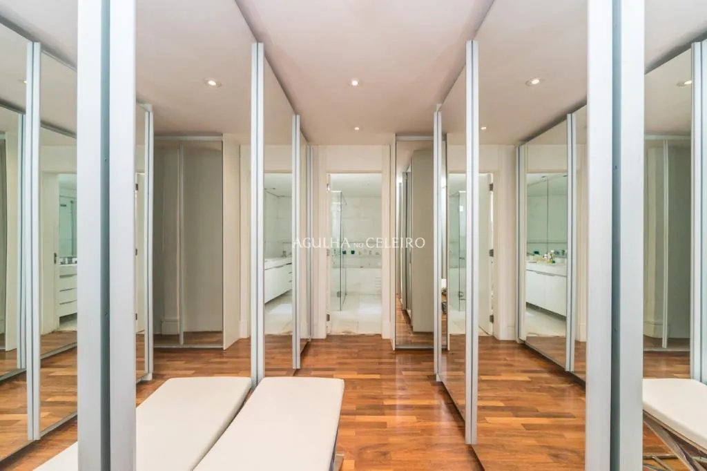 Venda/Vila Nova Conceição: Cobertura com Vista Panorâmica Vizinha à Praça Pereira Coutinho. – CO0549