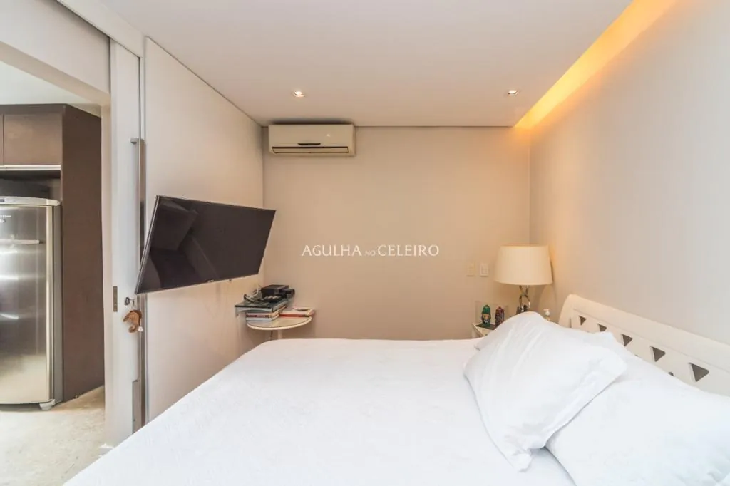 Venda/Vila Nova Conceição: Cobertura com Vista Panorâmica Vizinha à Praça Pereira Coutinho. – CO0549