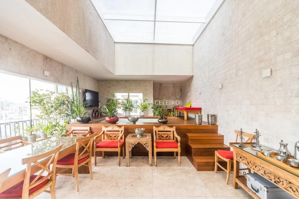 Venda/Vila Nova Conceição: Cobertura com Vista Panorâmica Vizinha à Praça Pereira Coutinho. – CO0549