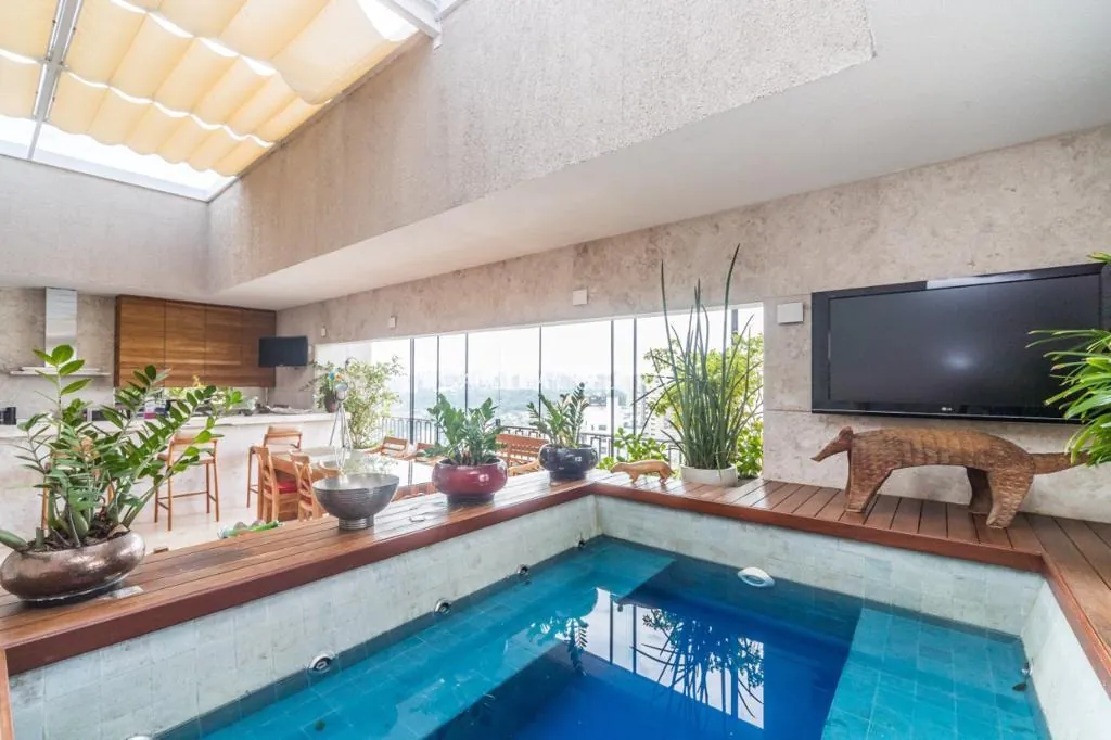 Venda/Vila Nova Conceição: Cobertura com Vista Panorâmica Vizinha à Praça Pereira Coutinho. – CO0549