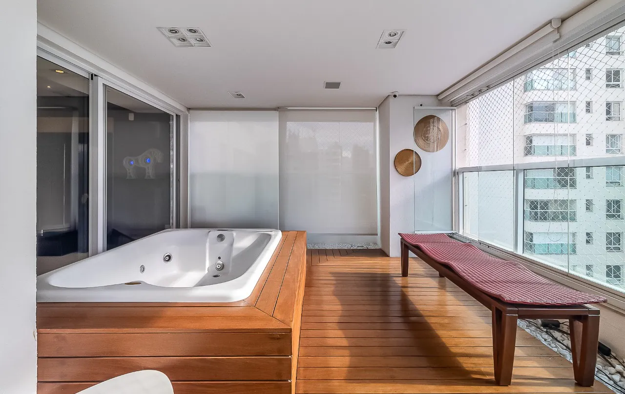 Apartamento com projeto iluminado e cheio de beleza, em condomínio clube, no melhor de Moema. – 13976