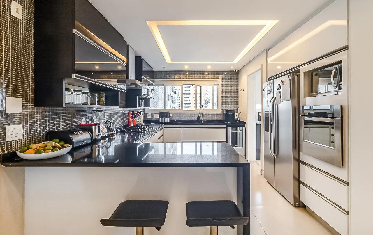 Apartamento com projeto iluminado e cheio de beleza, em condomínio clube, no melhor de Moema. – 13976