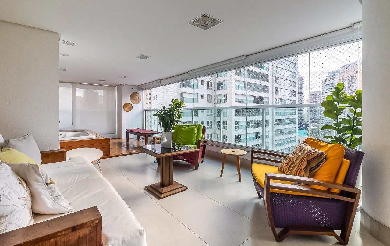 Apartamento com projeto iluminado e cheio de beleza, em condomínio clube, no melhor de Moema. – 13976