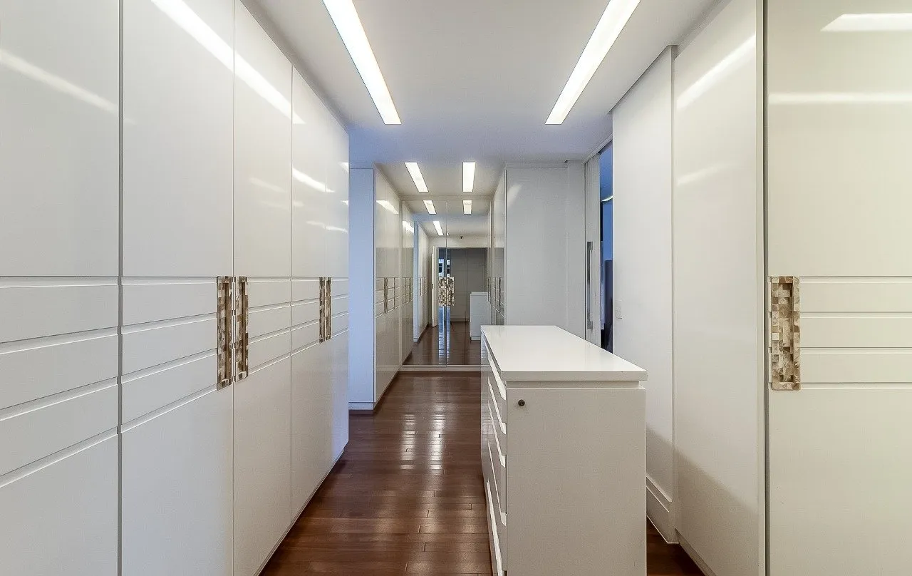 Apartamento com projeto iluminado e cheio de beleza, em condomínio clube, no melhor de Moema. – 13976