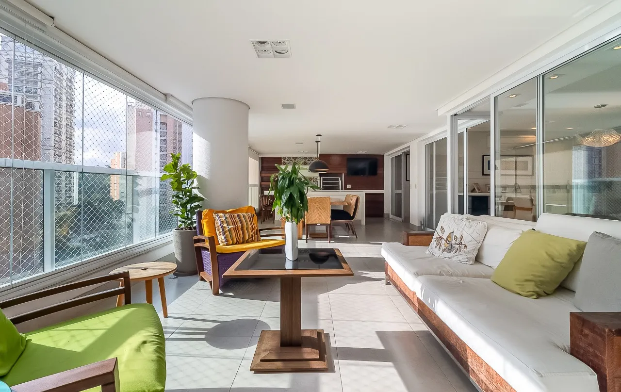 Apartamento com projeto iluminado e cheio de beleza, em condomínio clube, no melhor de Moema. – 13976