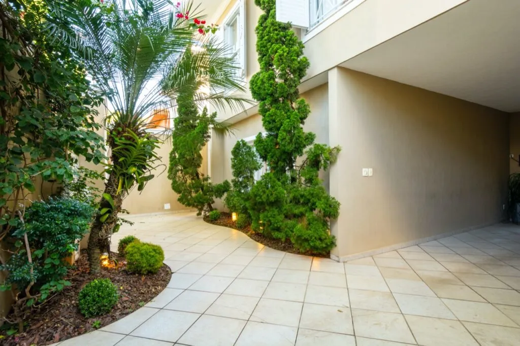 Casa deliciosa a 100 metros do Parque Ibirapuera à venda no Jardim Luzitânia. – 14134