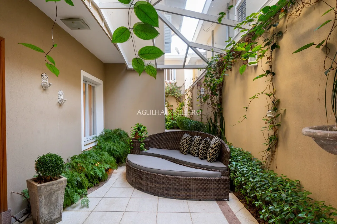 Casa deliciosa a 100 metros do Parque Ibirapuera à venda no Jardim Luzitânia. – 14134