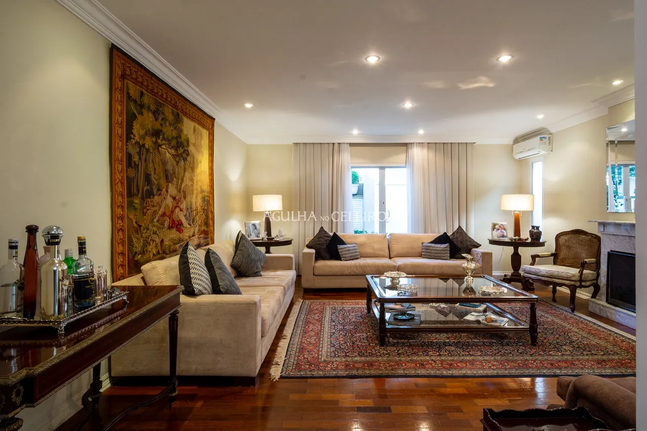 Casa deliciosa a 100 metros do Parque Ibirapuera à venda no Jardim Luzitânia. – 14134
